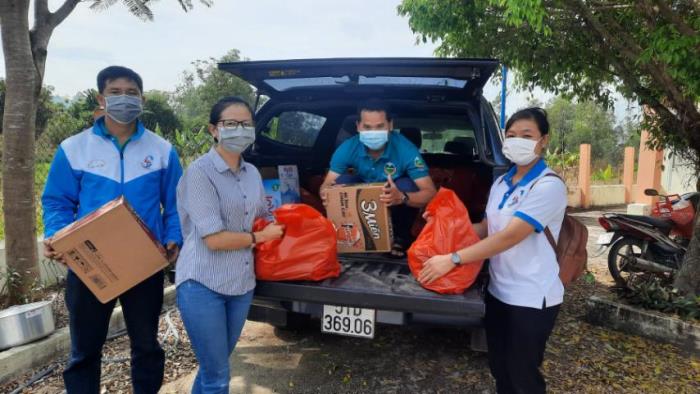 Trao quà cho người dân khó khăn tại Suối Cát, Đồng Nai (ngày 03/01/2022)